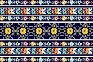 diseño de patrón textil étnico sin costuras ikat. alfombra de tela azteca adornos de mandala decoraciones textiles papel tapiz. fondo de vector de bordado tradicional de pavo nativo boho tribal.