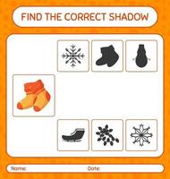 encuentra el juego de sombras correcto con calcetín. hoja de trabajo para niños en edad preescolar, hoja de actividades para niños vector