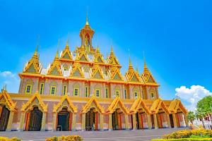 castillo dorado en wat thasung o wat chantaram foto