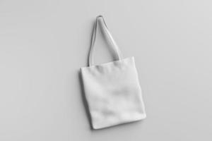 bolsa de lona de tela blanca en blanco para ir de compras aislado foto
