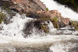 la cascada conocida como espanhol una de las siete hermosas cascadas en indaia, cerca de planaltina y formosa, goiás, brasil foto