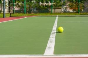 pelota de tenis verde foto