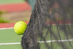 pelota de tenis verde foto