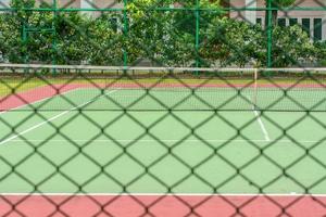 Green tennis court photo