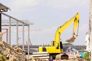 la excavadora esta funcionando foto