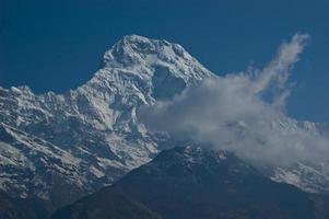 hermoso paisaje en himalay, región de annapurna, nepal foto