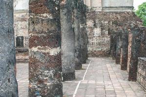 antigua estatua de buda, parque histórico de sukhothai foto