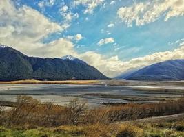 impresionante vista de las montañas en lewis pass, nueva zelanda foto