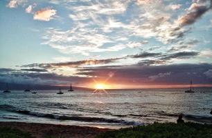 puesta de sol de maui hawai foto