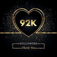 gracias 92k o 92 mil seguidores con corazón y brillo dorado aislado en fondo negro. plantilla de tarjeta de felicitación para amigos y seguidores de las redes sociales. gracias, seguidores, logro. vector