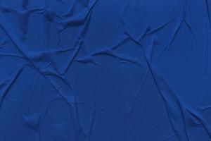 el papel azul en blanco es un fondo de textura arrugado. fondos de textura de papel arrugado para diversos fines foto