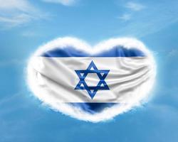 bandera de israel en forma de corazón en el cielo azul foto