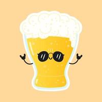 lindo y divertido vaso de cerveza agitando el personaje de la mano. icono de ilustración de personaje kawaii de dibujos animados dibujados a mano vectorial. fondo aislado. vaso de tarjeta de concepto de personaje de cerveza vector