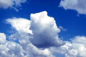 blue sky with cloud close-up photo