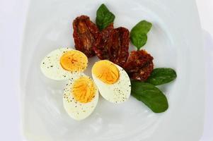 Hard-boiled eggs with dried tomatoes