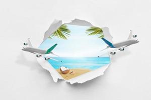 los aviones rompen el papel y hacen un agujero a través del cual una playa tropical de ensueño. concepto de viaje de verano foto