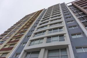 edificios de apartamentos juntos foto