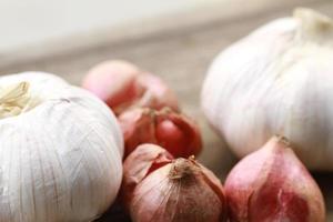 photo of garlic for your design needs