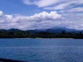 vista al mar durante el día foto