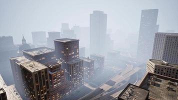 rascacielos cubiertos por la niebla de la mañana video
