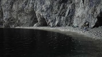 encuentro cercano de rocas calizas video