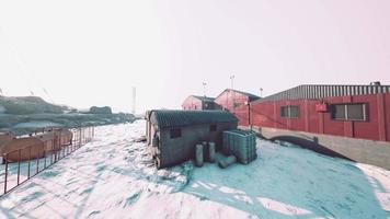 bâtiments de base de recherche et d'expédition polaire russes dans l'arctique video