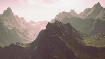 brouillard dans les montagnes de norvège video