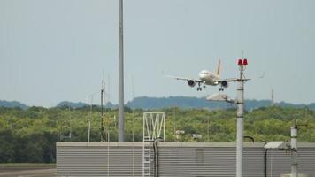 avión jet de fly pegasus aterrizaje video