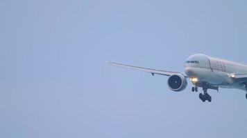 Aircraft of Qatar Airways landing video