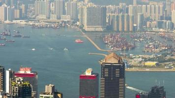 vista del porto mercantile di hong kong dal picco di victoria, timelapse video