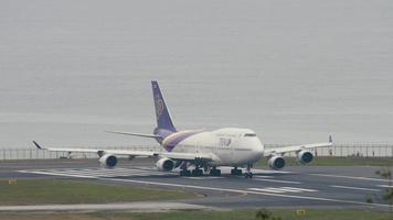 vliegtuig vertrek uit phuket video