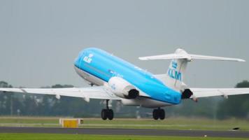 klm cityhopper fokker 70 au décollage video