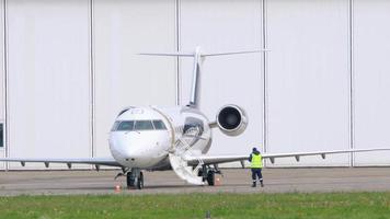 privatjet gör sig redo för en flygning video