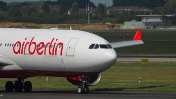 airberlin airbus 330 taxiando video