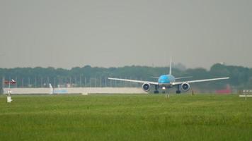 klm boeing 777 acelerar antes da partida video