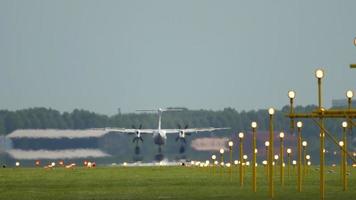 aterrizaje de avión turbohélice video