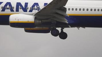 RyanAir Boeing 737 landing video