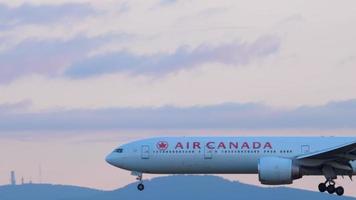 Airplane approaching before landing video