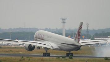 Airbus A350 airliner landing in Frankfurt video