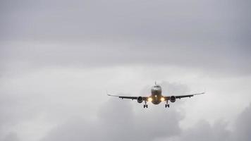 Passenger airliner on final approach. video