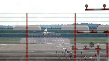 Flugzeug nähert sich und landet video