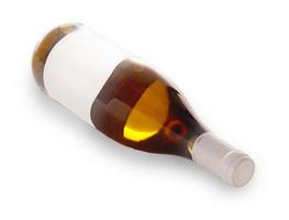 botella de vino ligero seco en el blanco foto