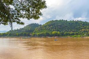 panorama del paisaje del río mekong y luang prabang laos. foto