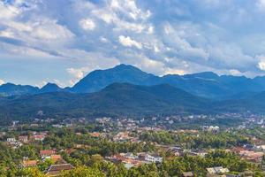 panorama del paisaje del río mekong y luang prabang laos. foto