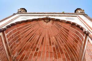 detalle arquitectónico de la mezquita jama masjid, antigua delhi, india, la espectacular arquitectura de la gran mezquita del viernes jama masjid en delhi 6 durante la temporada de ramzan, la mezquita más importante de la india foto