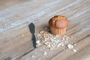 pastel de plátano en la mesa foto