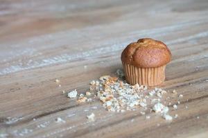 pastel de plátano en la mesa foto