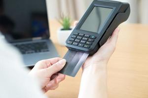 Contactless credit card payment photo