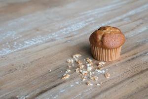 pastel de plátano en la mesa foto