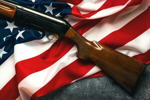 escopeta sobre bandera americana foto